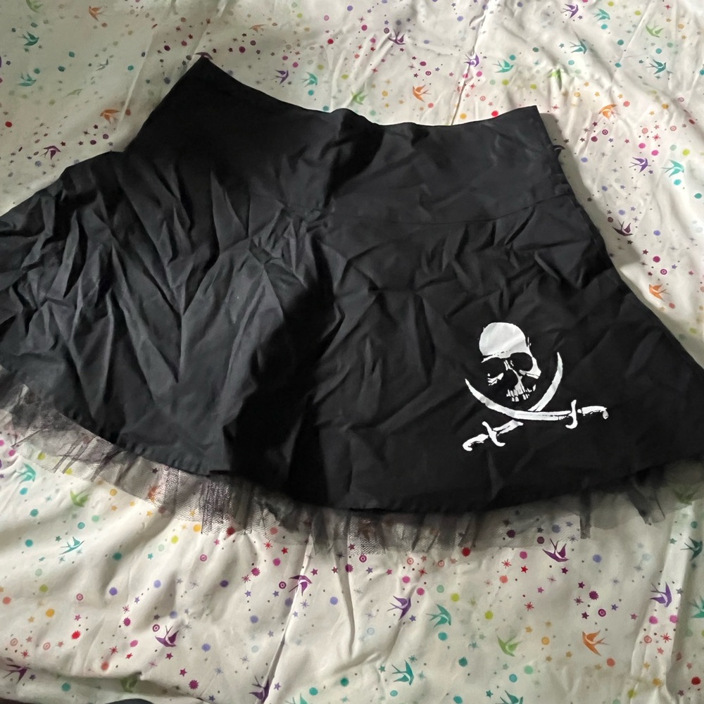 Size 6 H&M pirate skirt